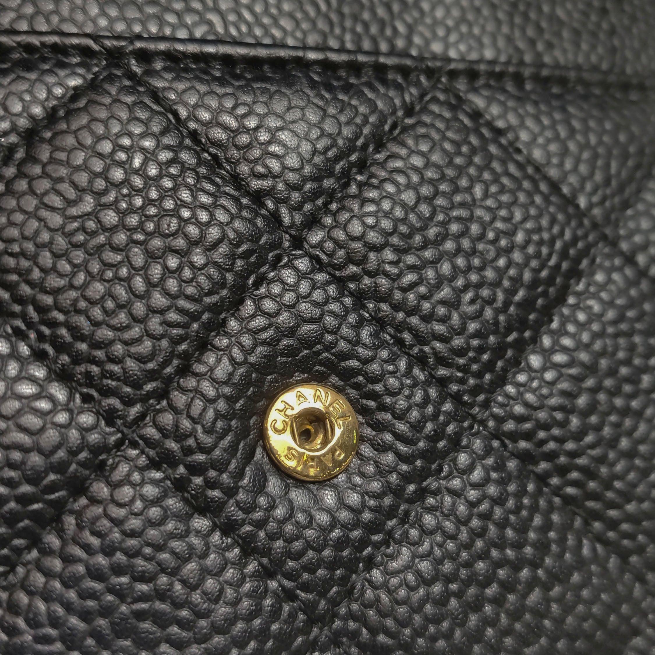 Chanel Wallet on Chain Classic Flap Black Caviar Leather Gold Hardware 2018-19 en vente 9