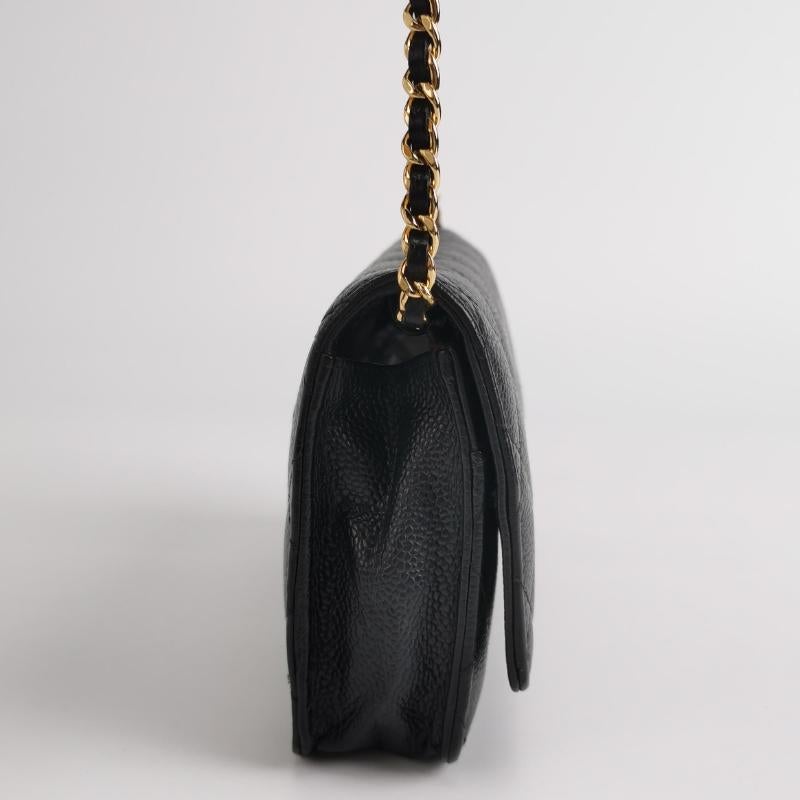 Chanel Wallet on Chain Classic Flap Black Caviar Leather Gold Hardware 2018-19
Il s'agit de photos professionnelles du sac offert par Luxbags.
Parfait pour toutes les occasions, le portefeuille Chanel sur chaîne WOC est confectionné en cuir de