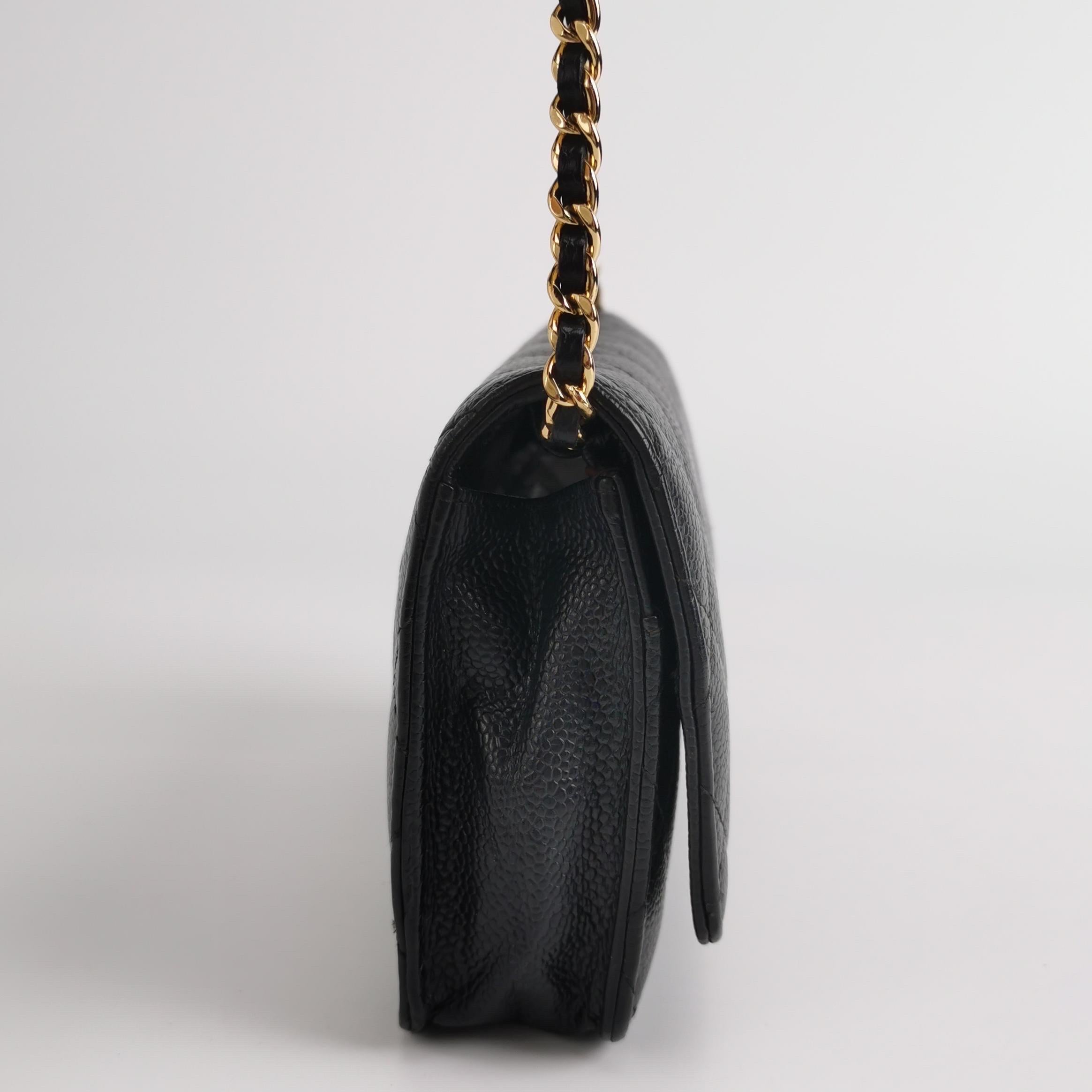 Chanel Wallet on Chain Classic Flap Black Caviar Leather Gold Hardware 2018-19 Excellent état - En vente à AUBERVILLIERS, FR