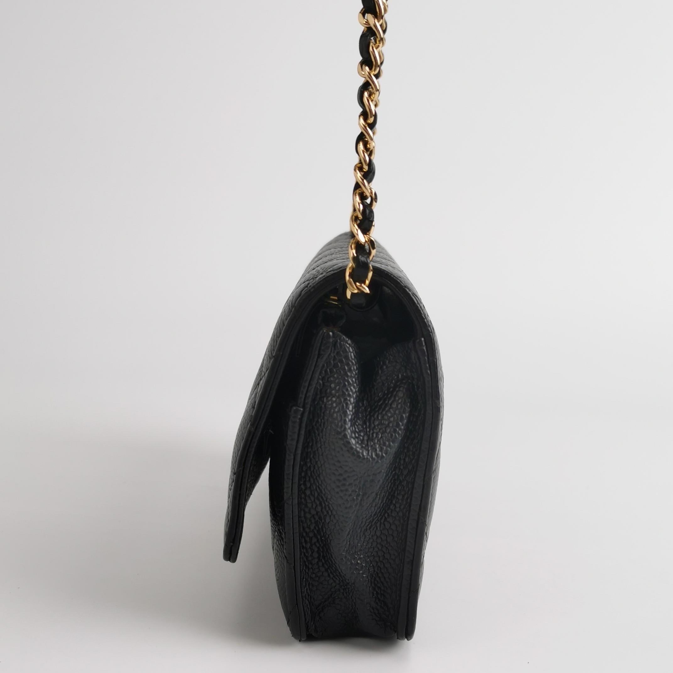 Chanel Wallet on Chain Classic Flap Black Caviar Leather Gold Hardware 2018-19 Pour femmes en vente