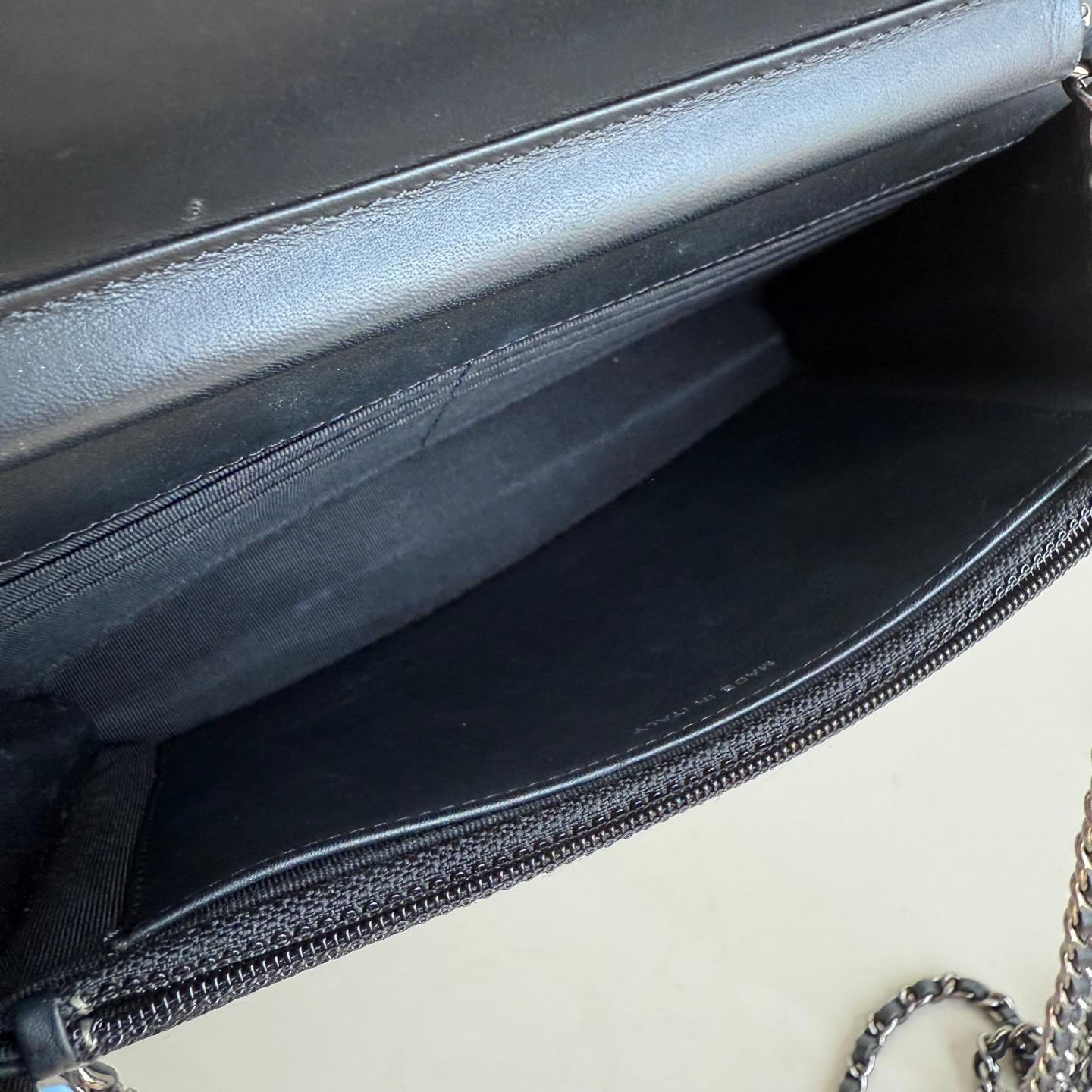 Chanel Wallet on Chain Classic Leather Black Patent Leather Silver Hardware en vente 4