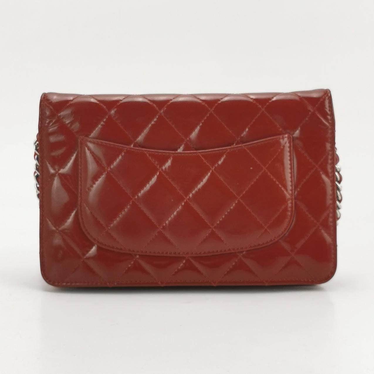 Chanel Wallet on Chain Classic Flap Red Patent Leather In Good Condition For Sale In AUBERVILLIERS, FR