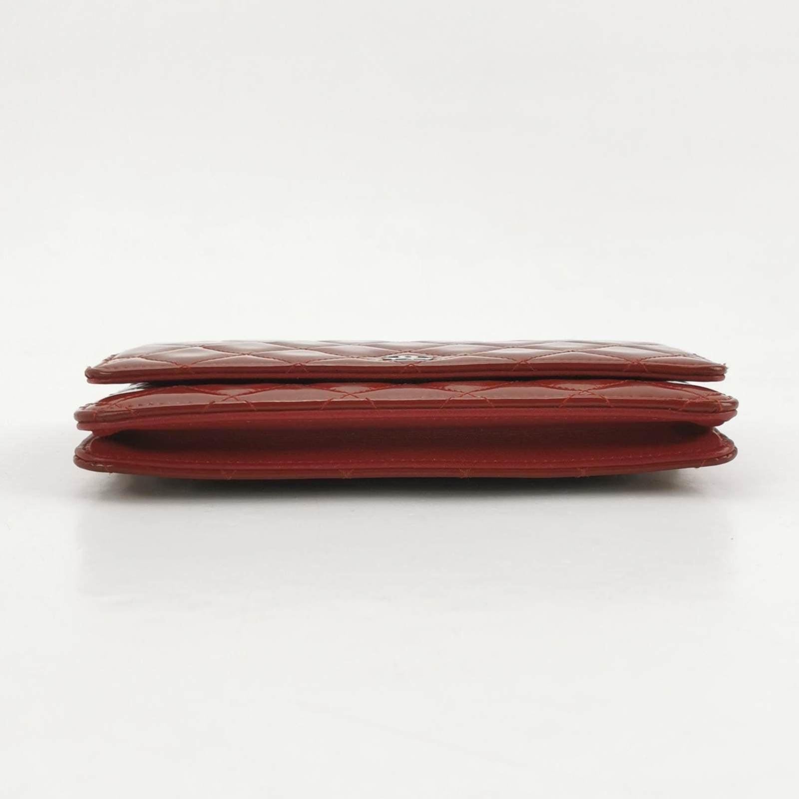 Women's Chanel Wallet on Chain Classic Flap Red Patent Leather For Sale