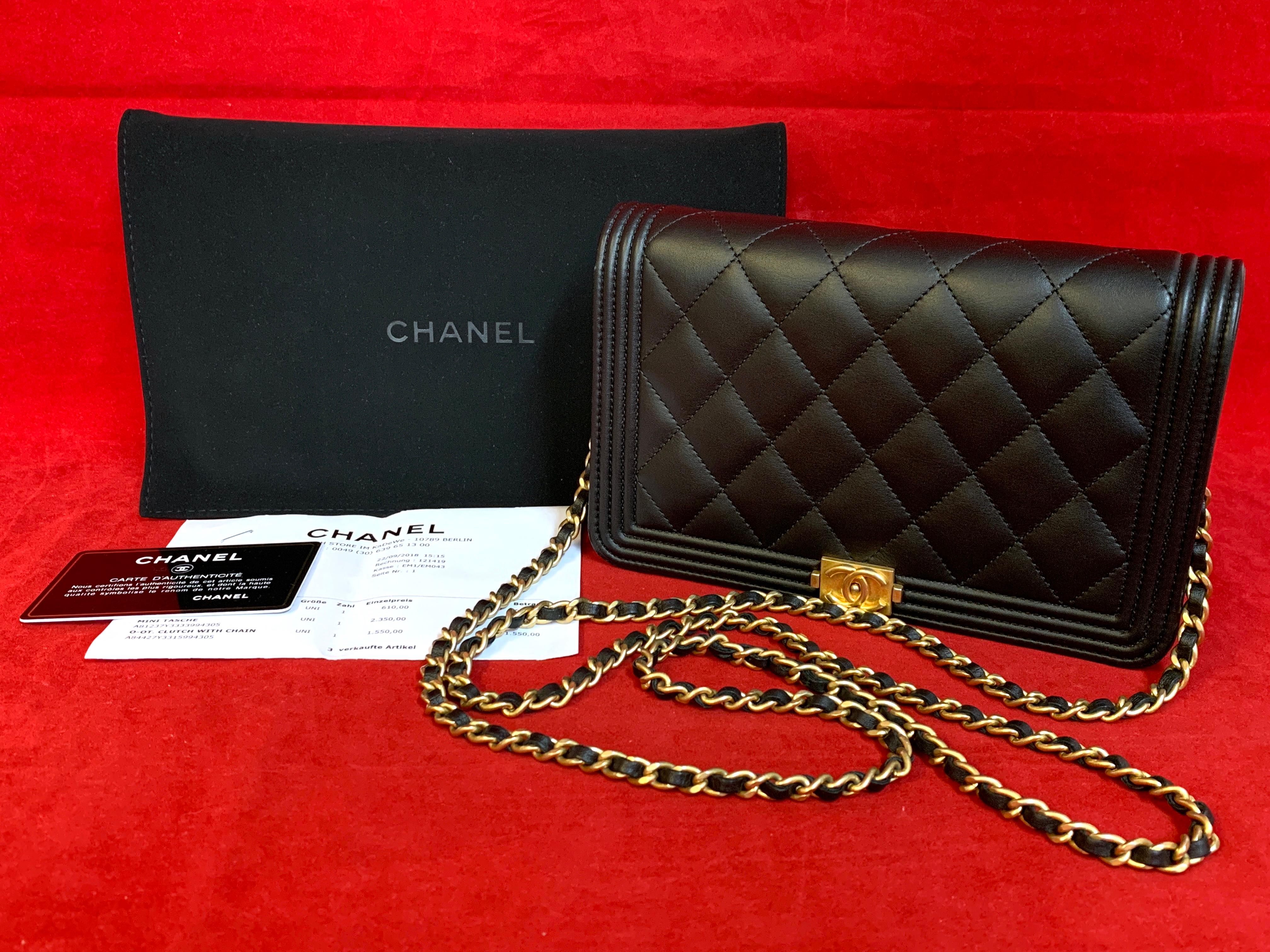 CHANEL Wallet on Chain made of black quilted lambskin.

The bag is in a very good condition and has minimal signs of use.

The delivery includes:
- Chanel Wallet on Chain
- Dustbag
- Original CHANEL bill of 2018
- warranty card

Dimensions:
12 x 19