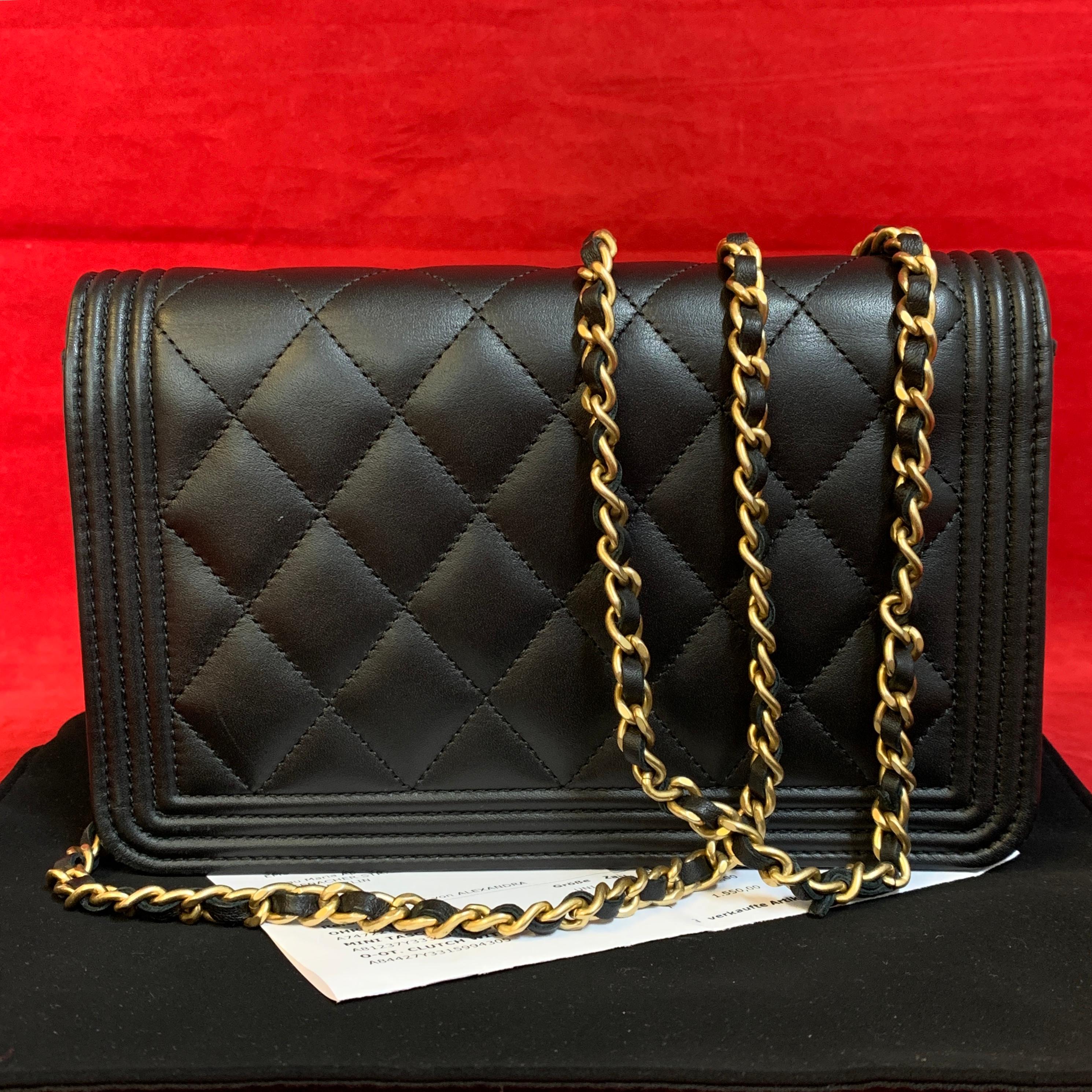 CHANEL Wallet on Chain clutch black quilted lambskin 2018 In Excellent Condition For Sale In Berlin, DE