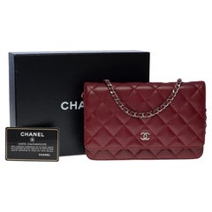 Chanel Brieftasche An Kette Handtasche aus burgunderrotem gestepptem Kaviarleder,SHW