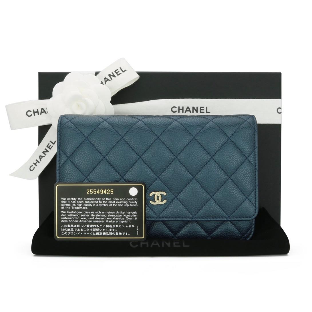 CHANEL Wallet On Chain Metallic Iridescent Dark Blue Caviar with Light Gold-Tone Hardware 2018 – 18S.

This stunning wallet on chain is in very good condition, it still holds its original shape, and the hardware is still very shiny.
It is an