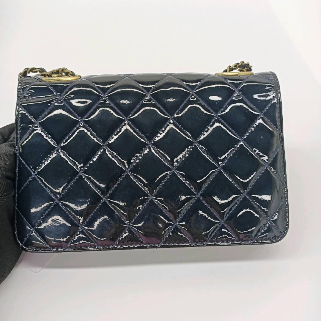 Chanel Wallet on Chain Navy Patent Leather Gold-tone Double Chain, 2015-2016 For Sale 5