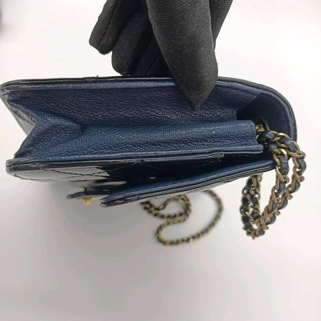 Chanel Wallet on Chain Navy Patent Leather Gold-tone Double Chain, 2015-2016 For Sale 6
