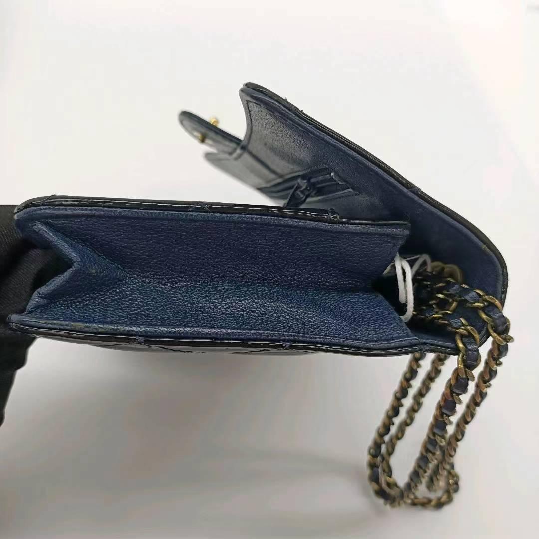 Chanel Wallet on Chain Navy Patent Leather Gold-tone Double Chain, 2015-2016 For Sale 8