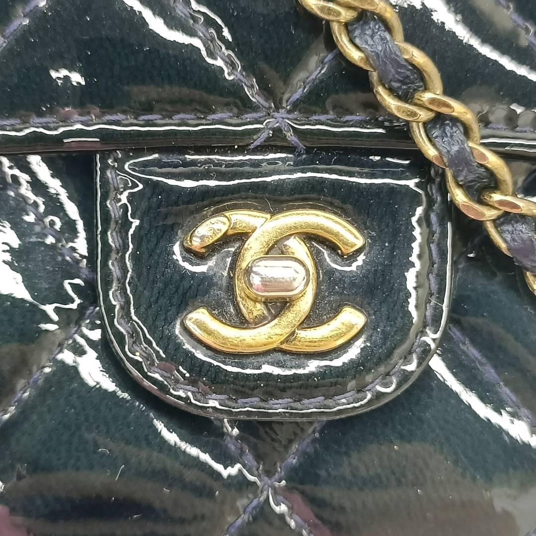 Chanel Wallet on Chain Navy Patent Leather Gold-tone Double Chain, 2015-2016 For Sale 11