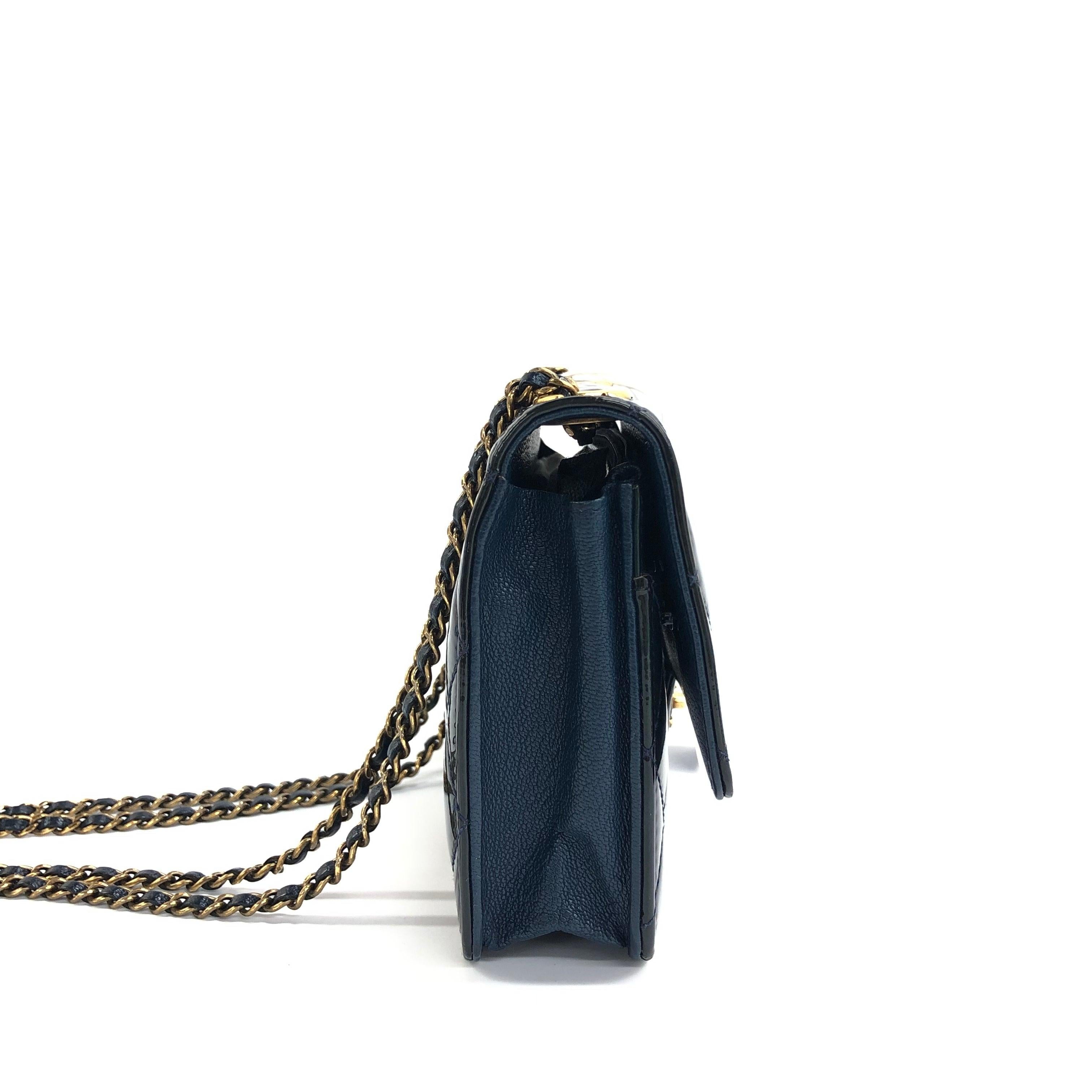 Women's Chanel Wallet on Chain Navy Patent Leather Gold-tone Double Chain, 2015-2016 For Sale