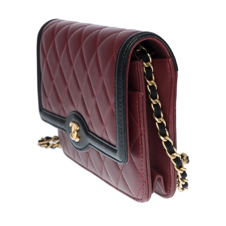 Chanel Wallet on Chain shoulder bag in burgundy/black quilted leather