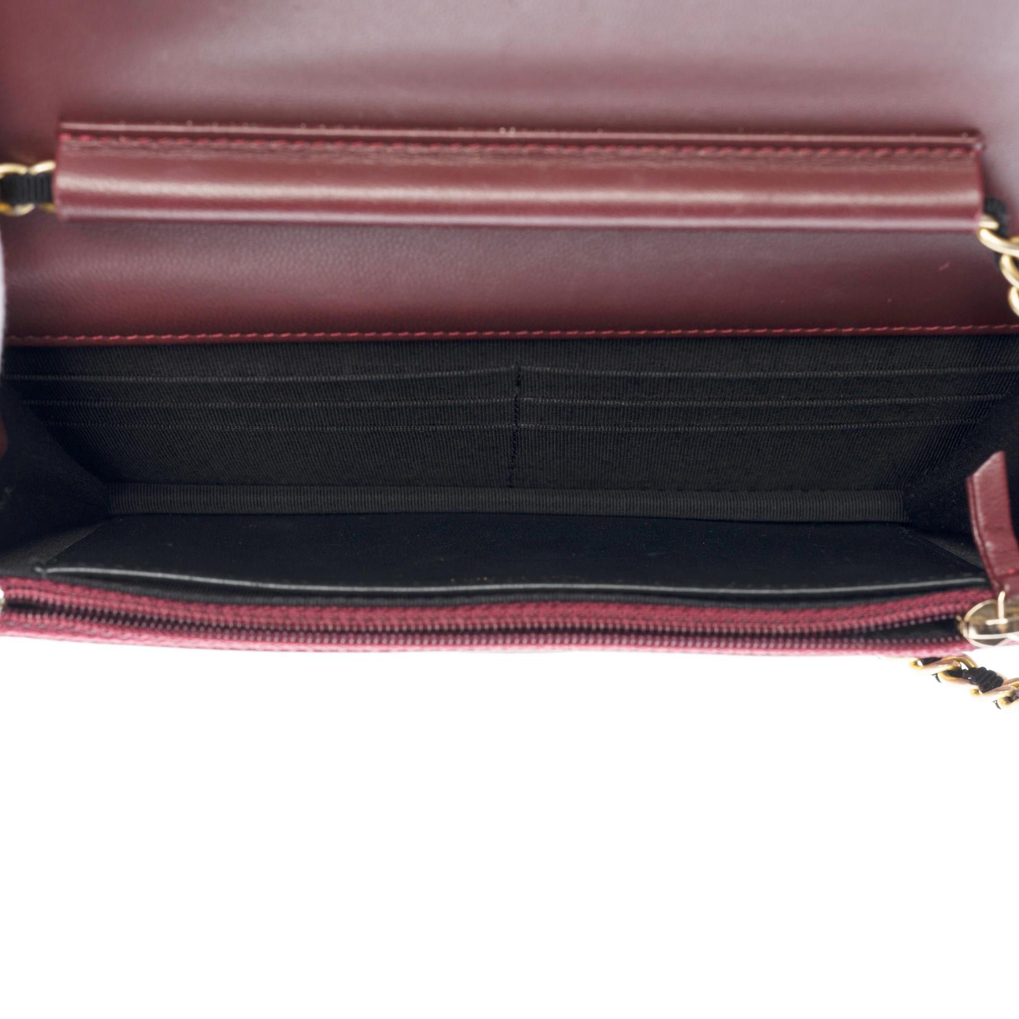 Chanel Wallet on Chain shoulder bag in burgundy/black quilted leather, GHW In Excellent Condition In Paris, IDF