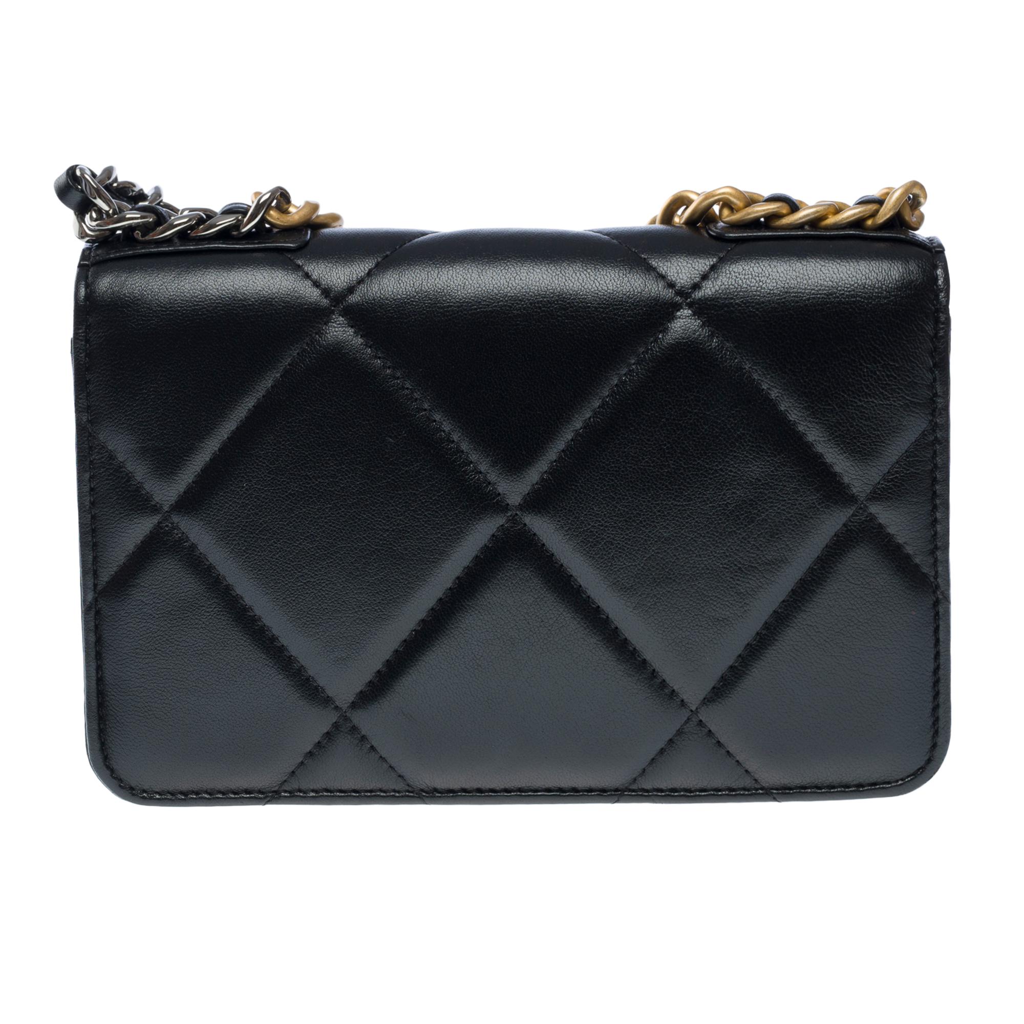 Black Chanel Wallet on Chain (WOC) 19 shoulder bag in black lambskin quilted leather