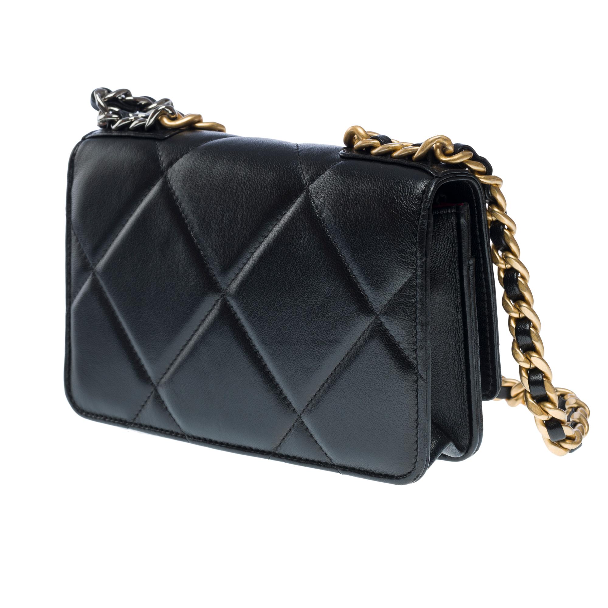Women's Chanel Wallet on Chain (WOC) 19 shoulder bag in black lambskin quilted leather