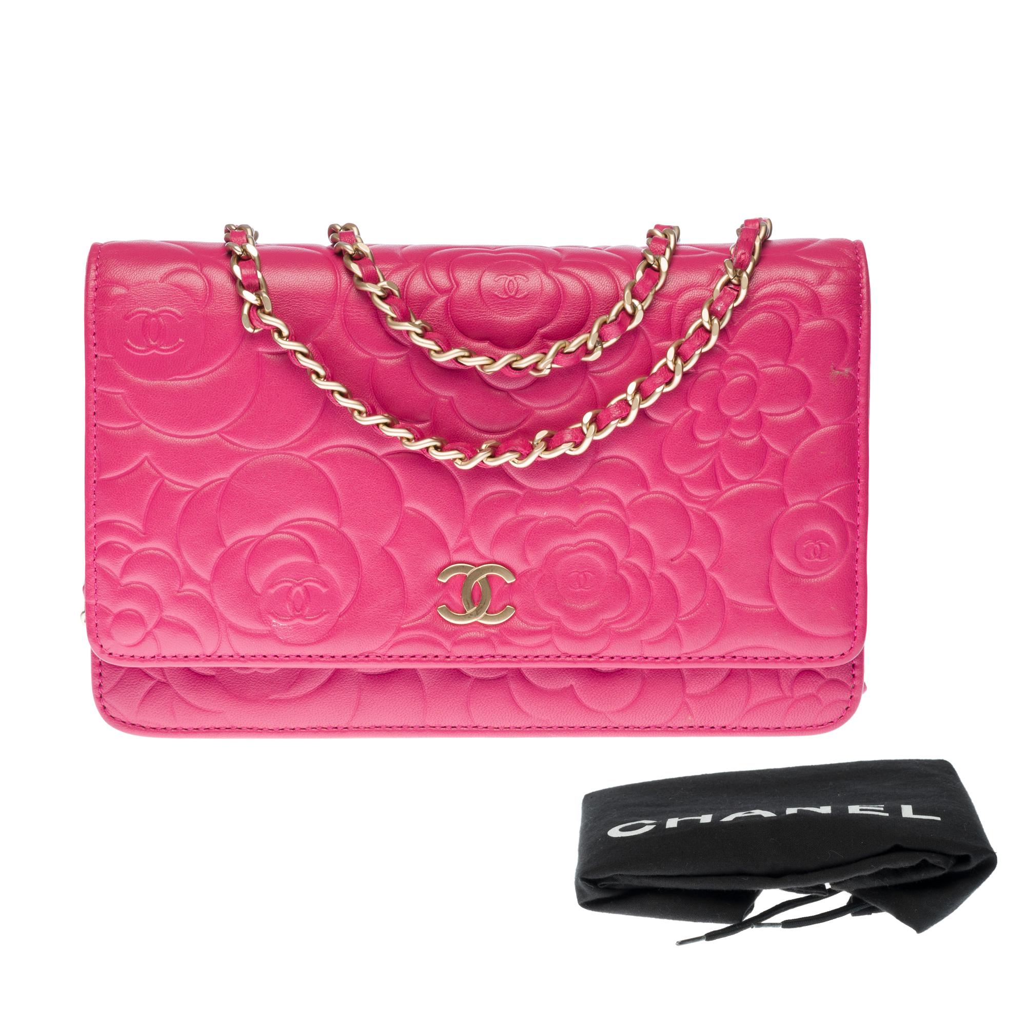 Chanel Wallet on Chain (WOC) Camelia shoulder bag in pink quilted leather, GHW 3