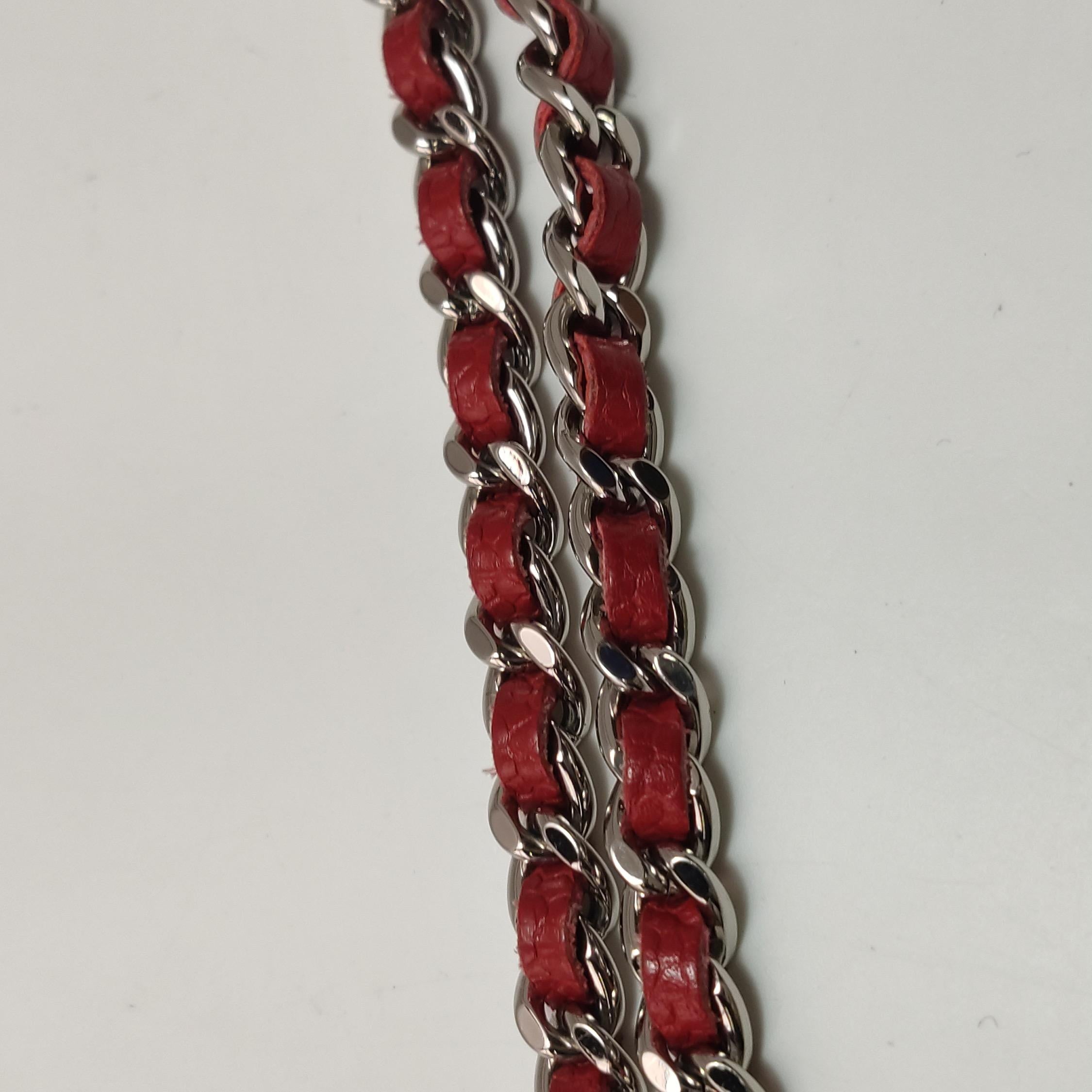 Portefeuille Chanel WOC double CC rouge caviar sur chaîne en vente 5