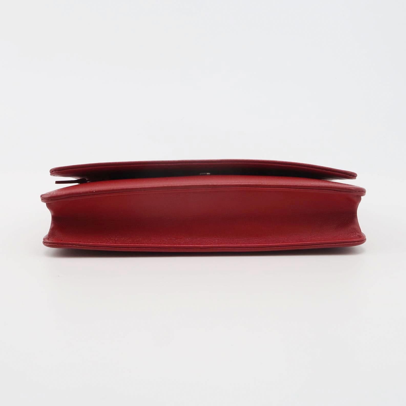 Portefeuille Chanel WOC double CC rouge caviar sur chaîne en vente 1