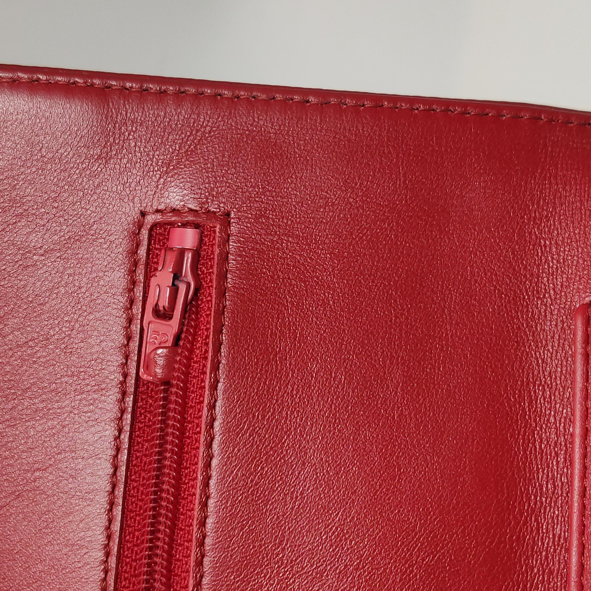 Portefeuille Chanel WOC double CC rouge caviar sur chaîne en vente 4