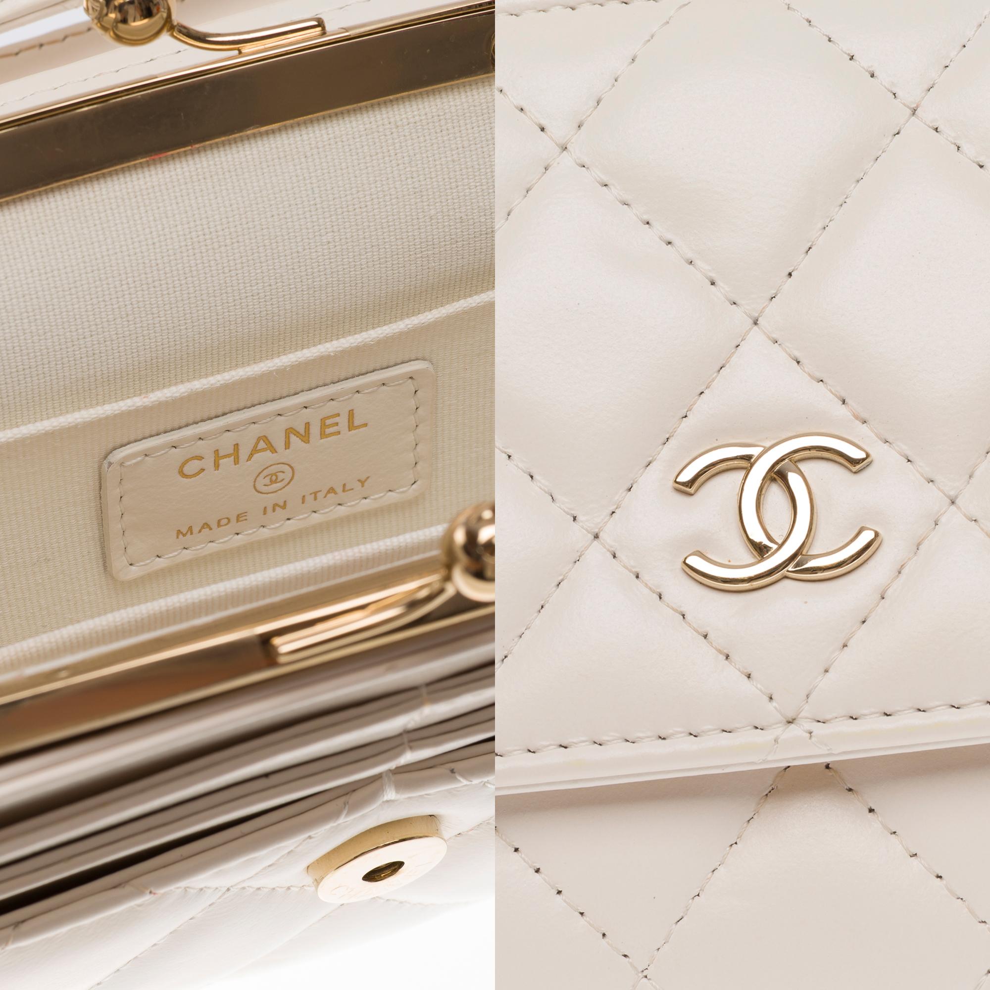 Chanel Wallet on Chain (WOC)  handle For Sale 2