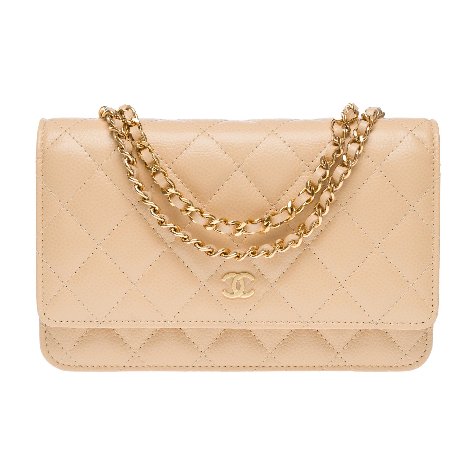 Chanel Wallet on Chain (WOC)  shoulder bag in Beige quilted Caviar leather, GHW In New Condition For Sale In Paris, IDF
