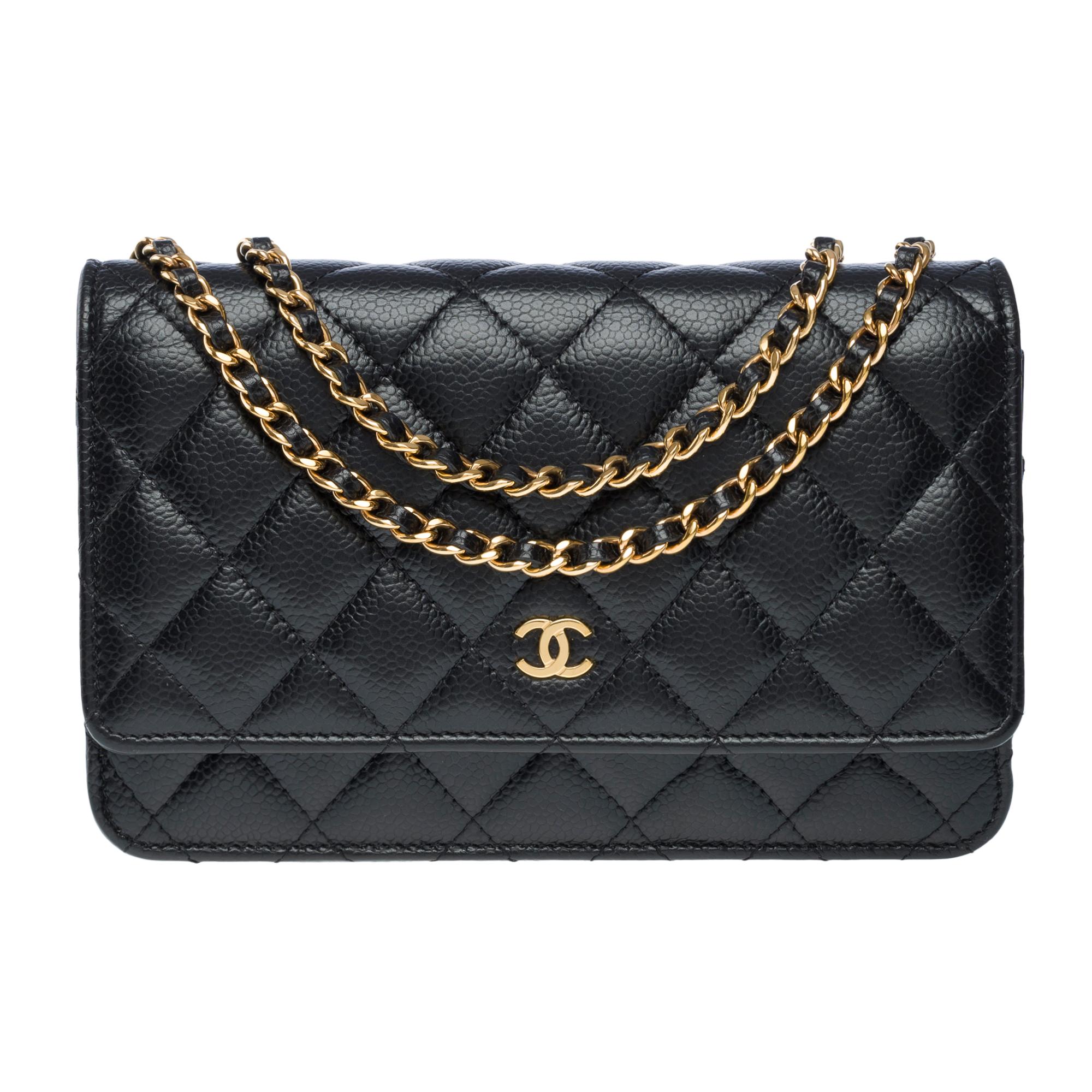 Chanel Wallet on Chain (WOC)  shoulder bag in black Caviar quilted leather, GHW In Excellent Condition For Sale In Paris, IDF