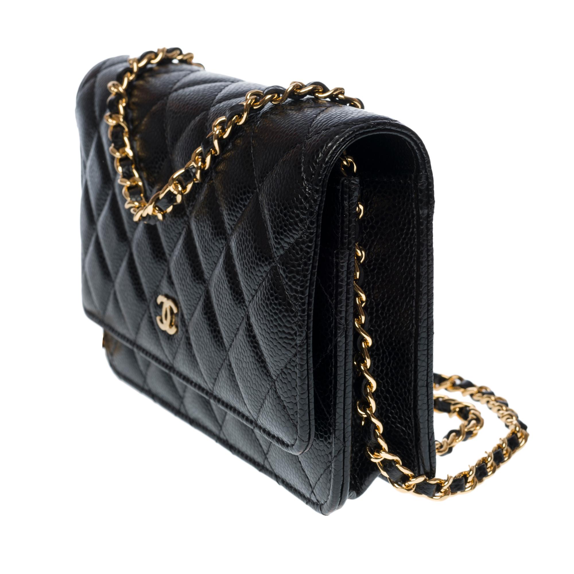 Chanel Wallet on Chain (WOC)  shoulder bag in black Caviar quilted leather, GHW In Excellent Condition In Paris, IDF