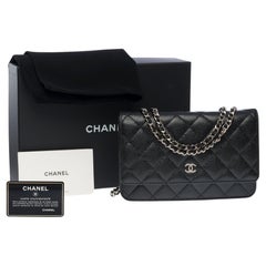 Chanel Portemonnaie an Kette (WOC)  Umhängetasche aus schwarzem gestepptem Leder in Kaviar, SHW