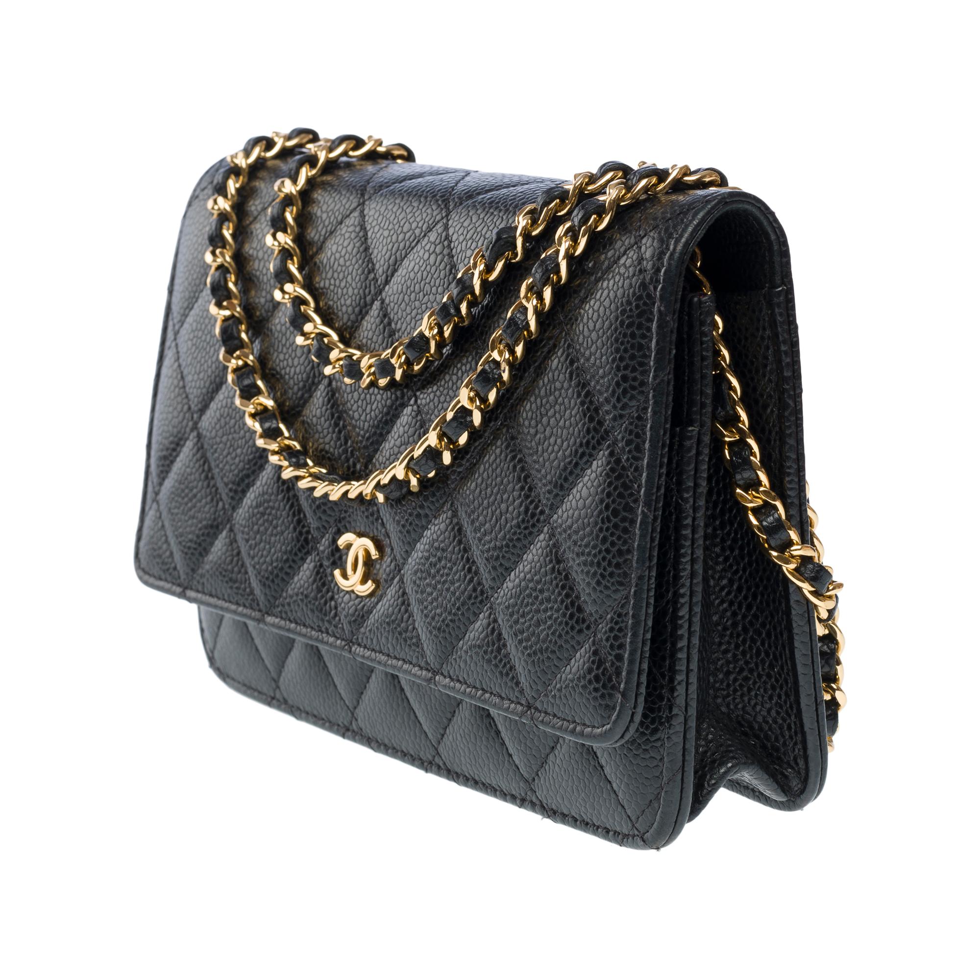 Portefeuille Chanel sur chaîne (WOC)  sac à bandoulière en cuir Caviar matelassé noir, GHW en vente 1