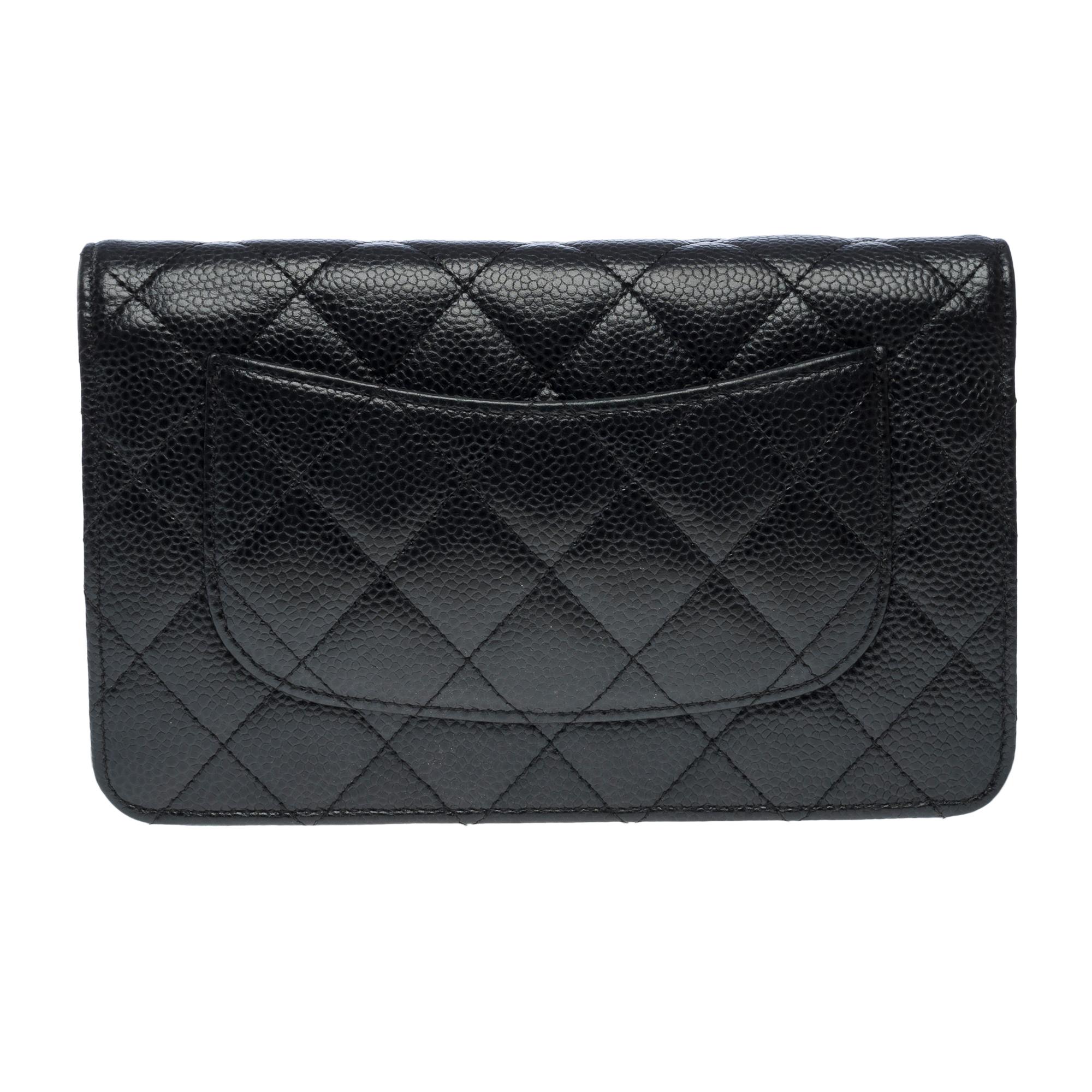 cartera chanel negra con cadenas