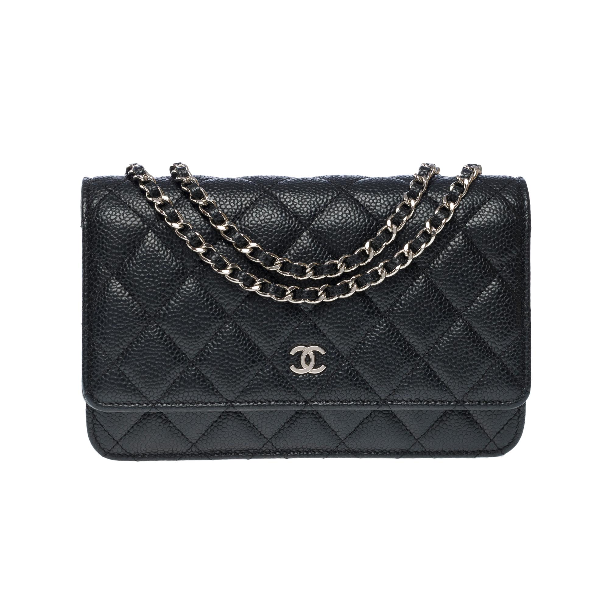 Chanel Wallet on Chain (WOC)  shoulder bag in Black quilted Caviar leather, SHW In Excellent Condition For Sale In Paris, IDF