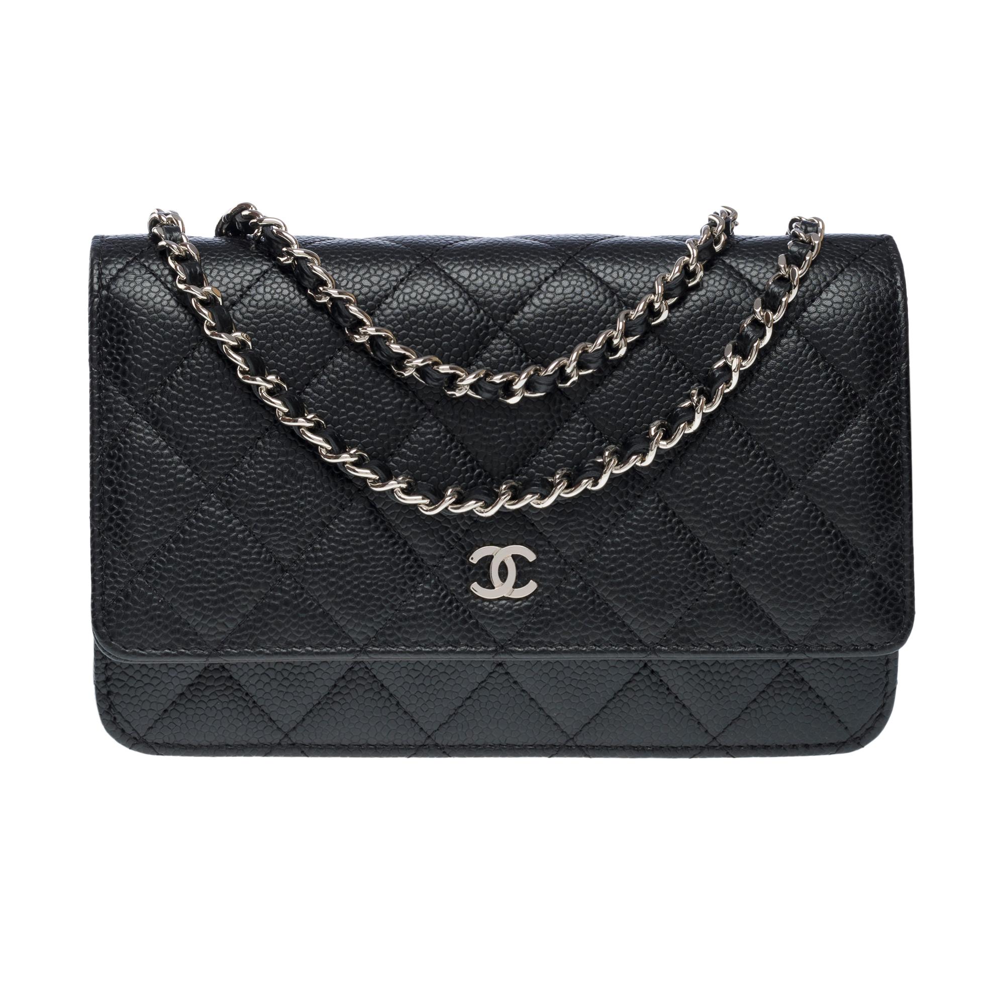 Chanel Wallet on Chain (WOC)  shoulder bag in Black quilted Caviar leather, SHW In Excellent Condition For Sale In Paris, IDF