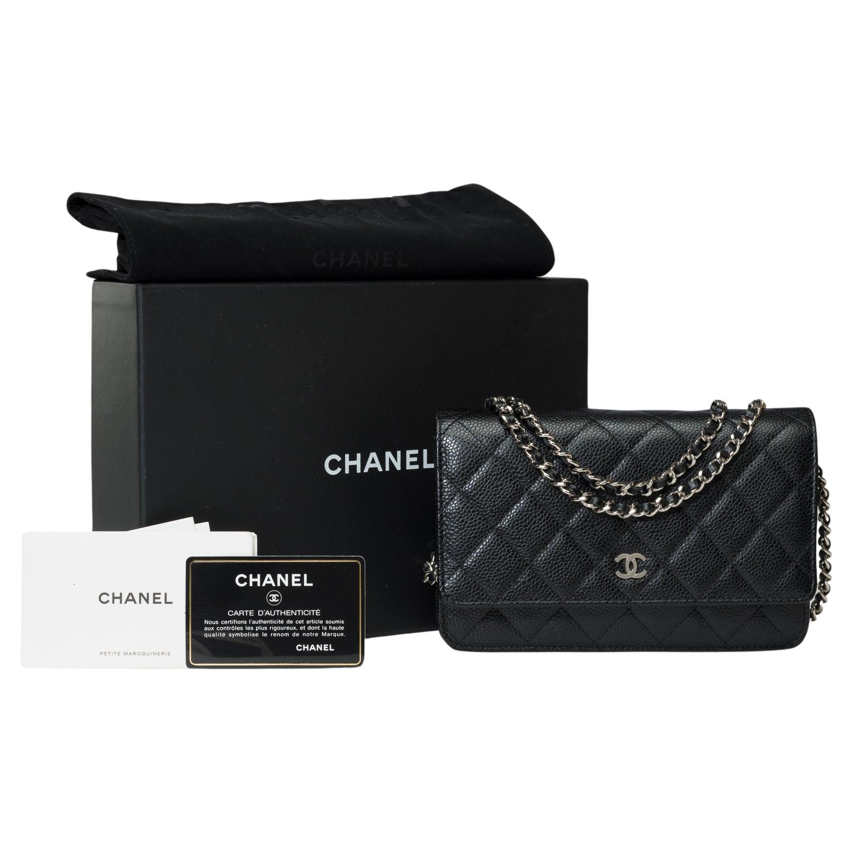 Portefeuille Chanel sur chaîne (WOC)  sac à bandoulière en cuir Caviar matelassé noir, SHW en vente