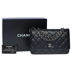 Chanel Portemonnaie an Kette (WOC)  Umhängetasche aus schwarzem gestepptem Lammleder, SHW