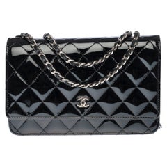 Chanel Wallet on Chain (WOC) Umhängetasche aus schwarzem:: gestepptem Lackleder:: SHW