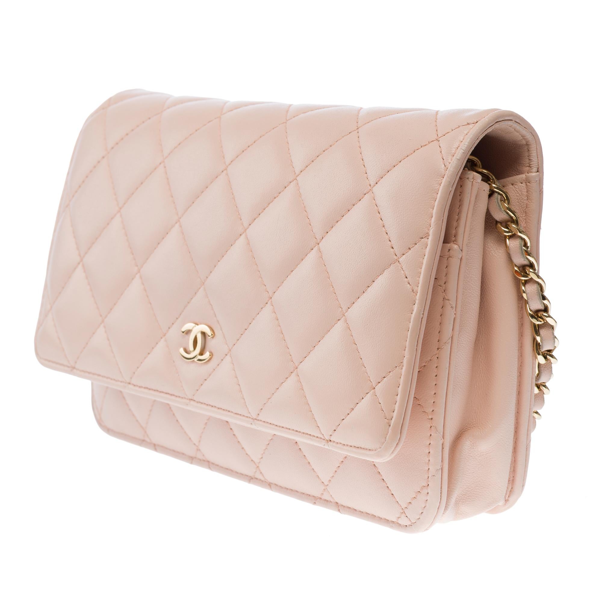 Chanel Wallet on Chain (WOC)  shoulder bag in Pale Pink Quilted Lambskin, GHW In Excellent Condition In Paris, IDF