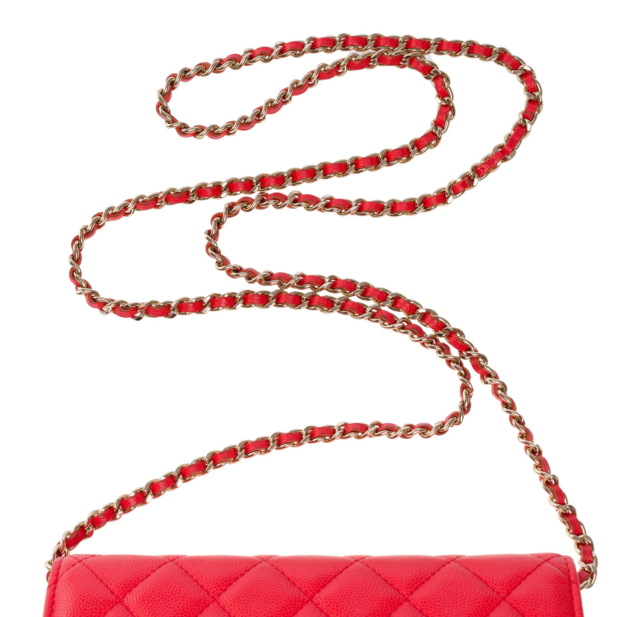 Portefeuille Chanel sur chaîne (WOC)  sac à bandoulière en cuir Caviar matelassé rouge, GHW en vente 6