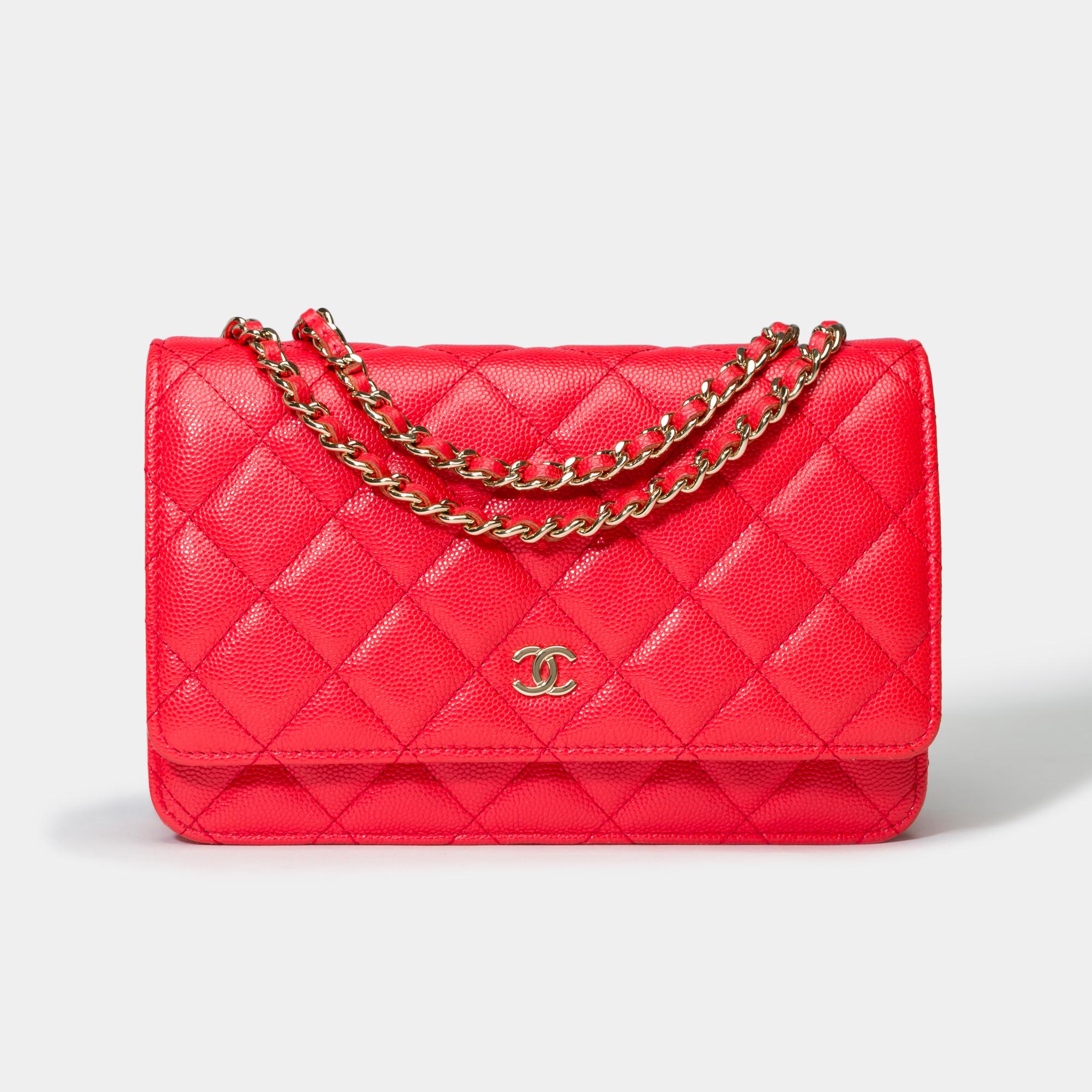 Stunning​ ​Chanel​ ​Wallet​ ​On​ ​Chain​ ​Bag​ ​(WOC)​ ​in​ ​red​ ​quilted​ ​caviar​ ​leather,​ ​gold​ ​metal​ ​trim,​ ​a​ ​gold​ ​metal​ ​chain​ ​handle​ ​interlaced​ ​with​ ​red​ ​leather​ ​allowing​ ​a​ ​shoulder​ ​or​ ​crossbody​