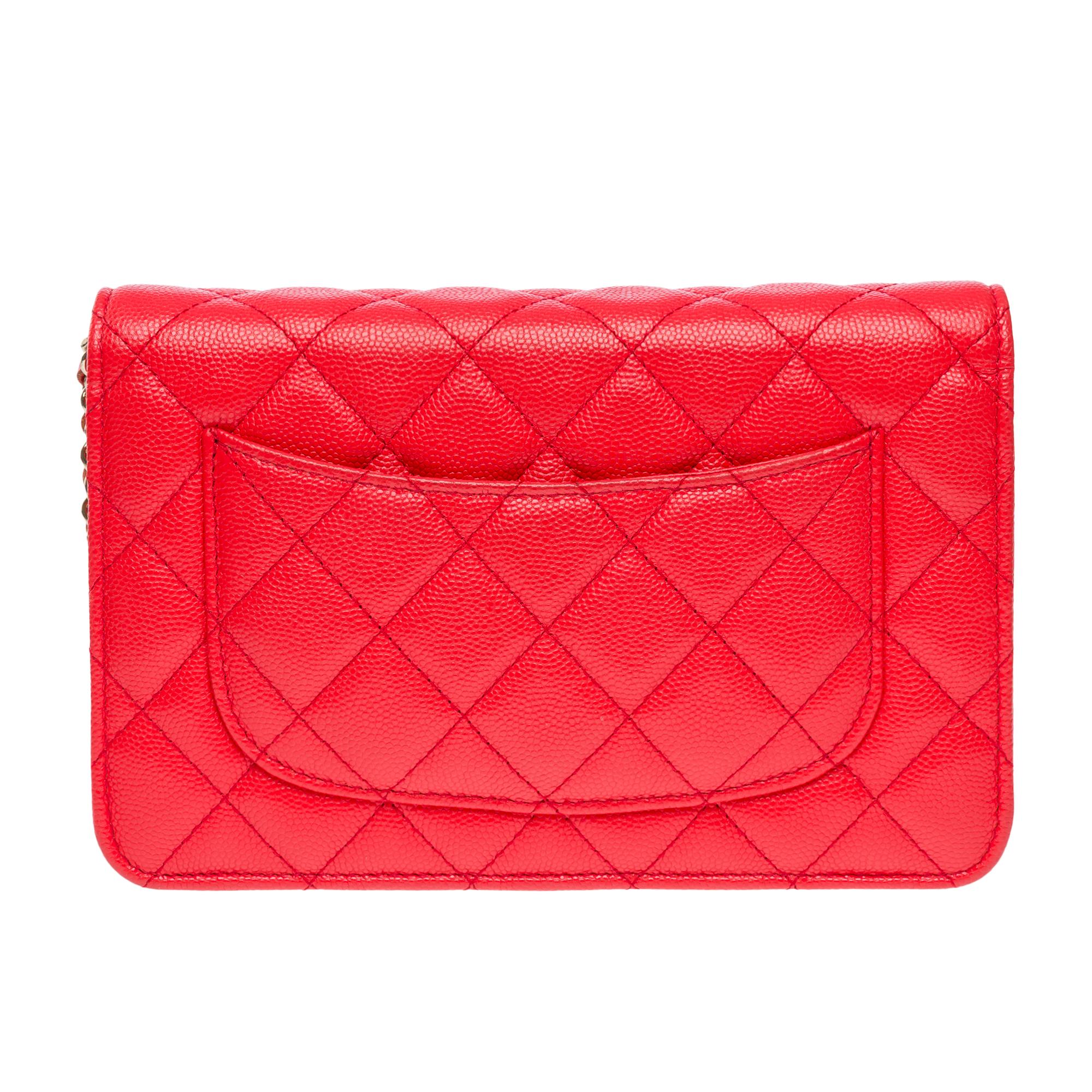 Portefeuille Chanel sur chaîne (WOC)  sac à bandoulière en cuir Caviar matelassé rouge, GHW Pour femmes en vente