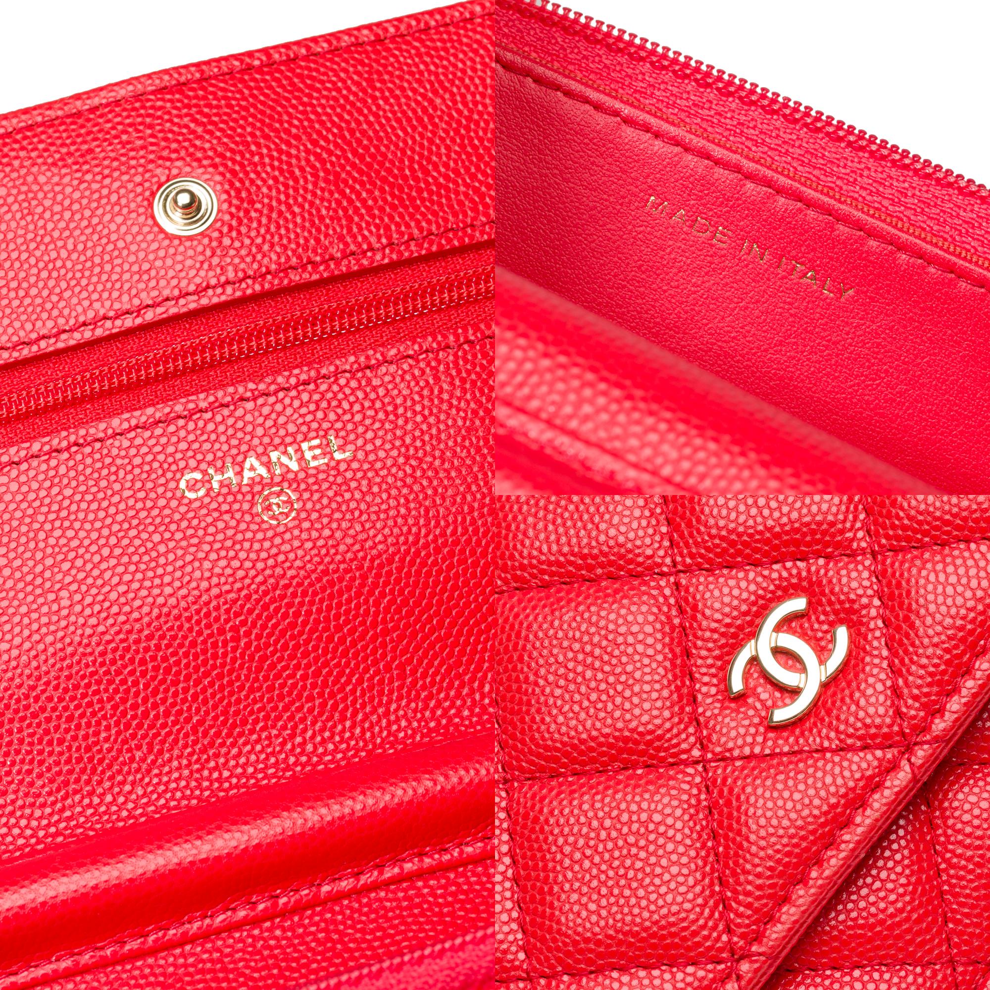 Portefeuille Chanel sur chaîne (WOC)  sac à bandoulière en cuir Caviar matelassé rouge, GHW en vente 3