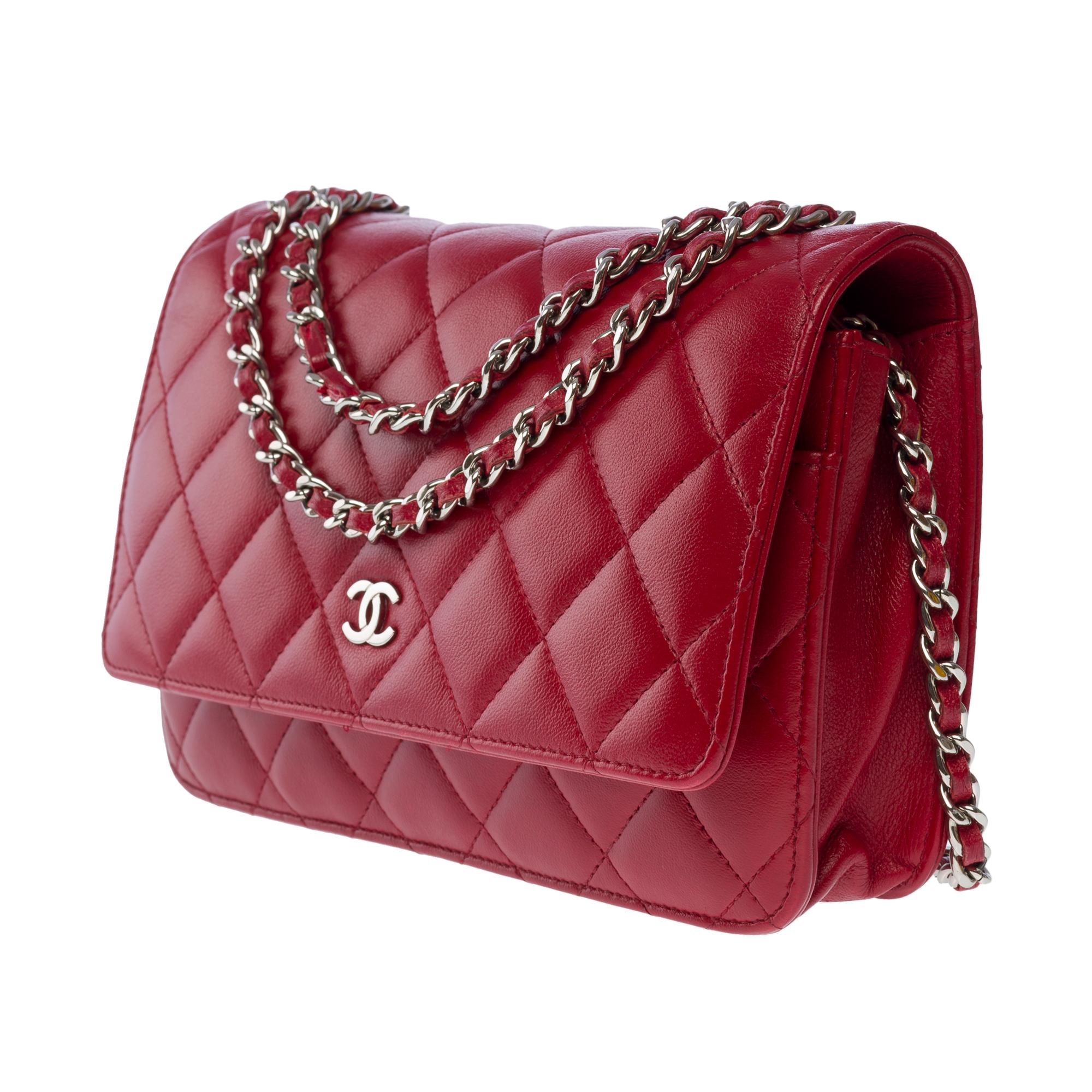 Women's Chanel Wallet on Chain (WOC)  shoulder bag in Red quilted lambskin leather, GHW