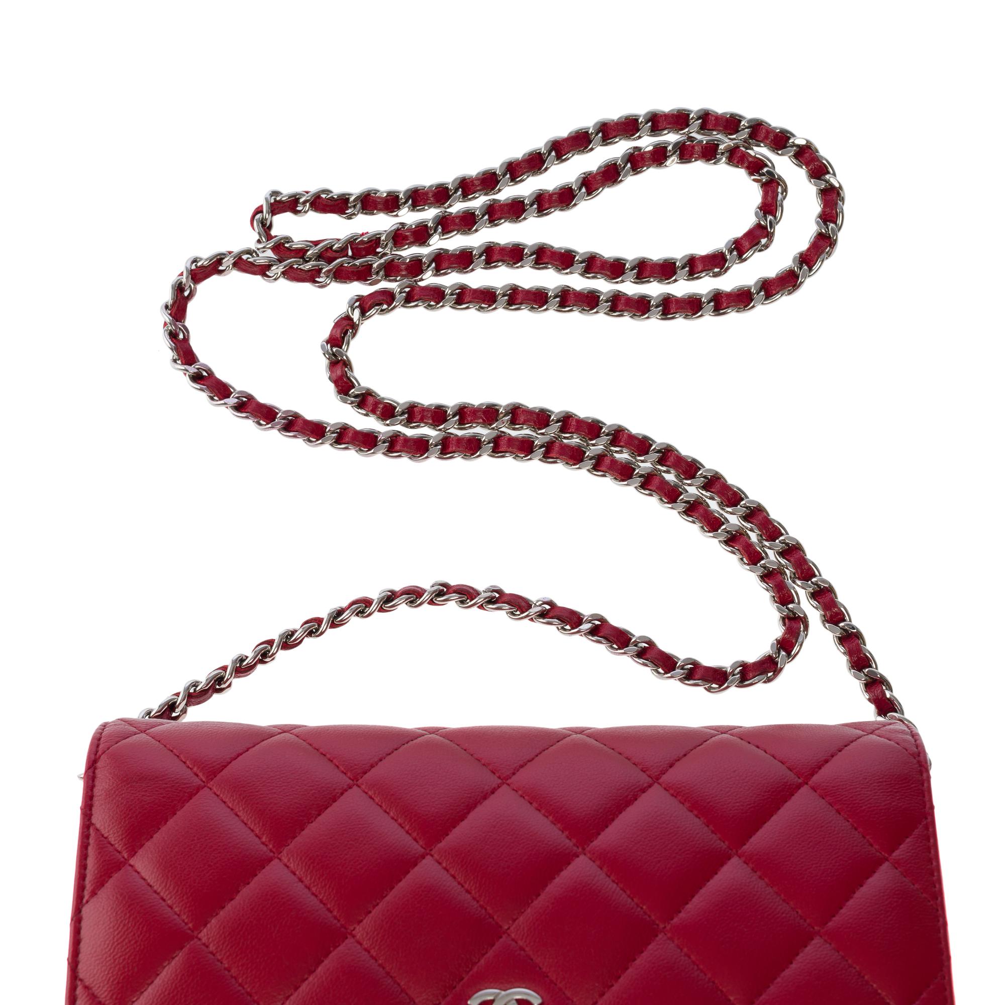 Chanel Wallet on Chain (WOC)  shoulder bag in Red quilted lambskin leather, GHW 5