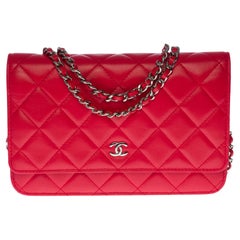 Chanel Wallet on Chain (WOC)  shoulder bag in red quilted leather, SHW