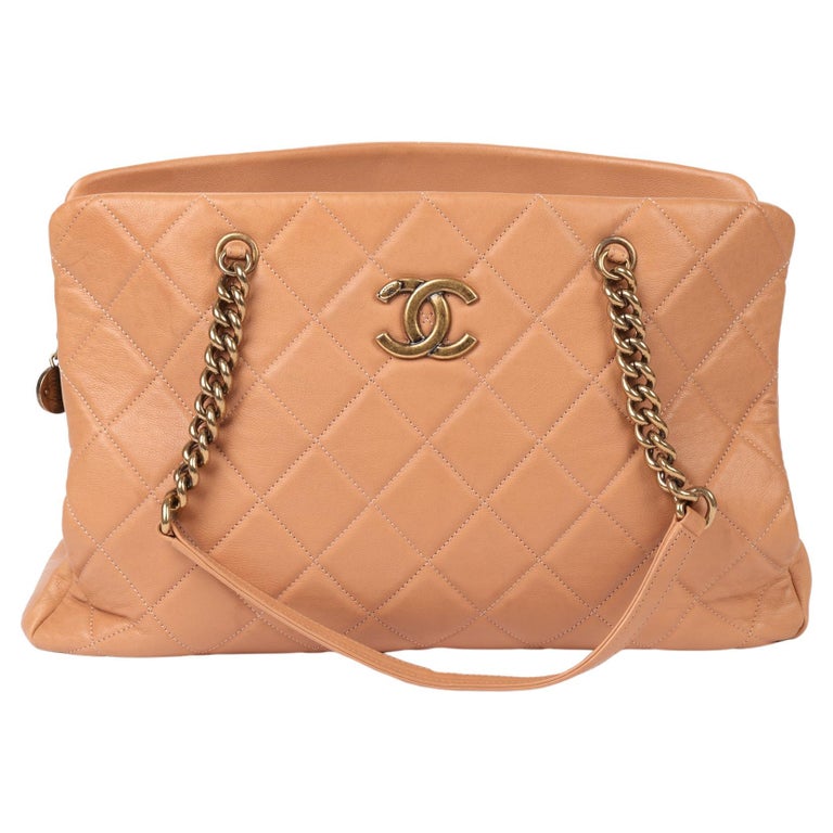 Chanel Fourre-tout à couronnes en cuir de veau beige matelassé