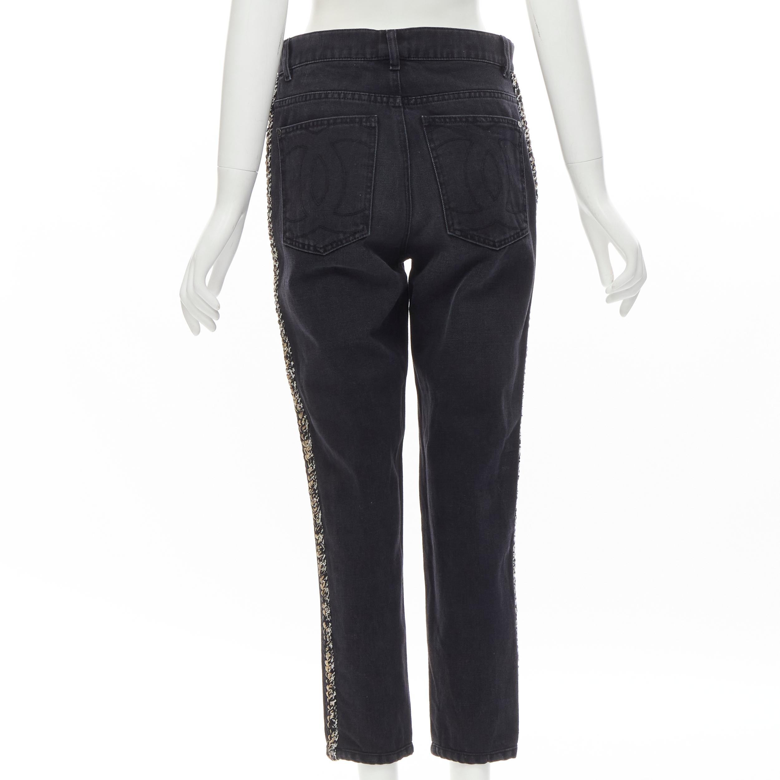 CHANEL washed black denim braided tweed trim CC pocket cropped jeans FR38 M
Brand: Chanel
Material: Cotton
Color: Black
Pattern: Solid
Closure: Zip
Extra Detail: Antique silver CC button zip fly closure. 5-pocket design. CC stitching on back pocket.