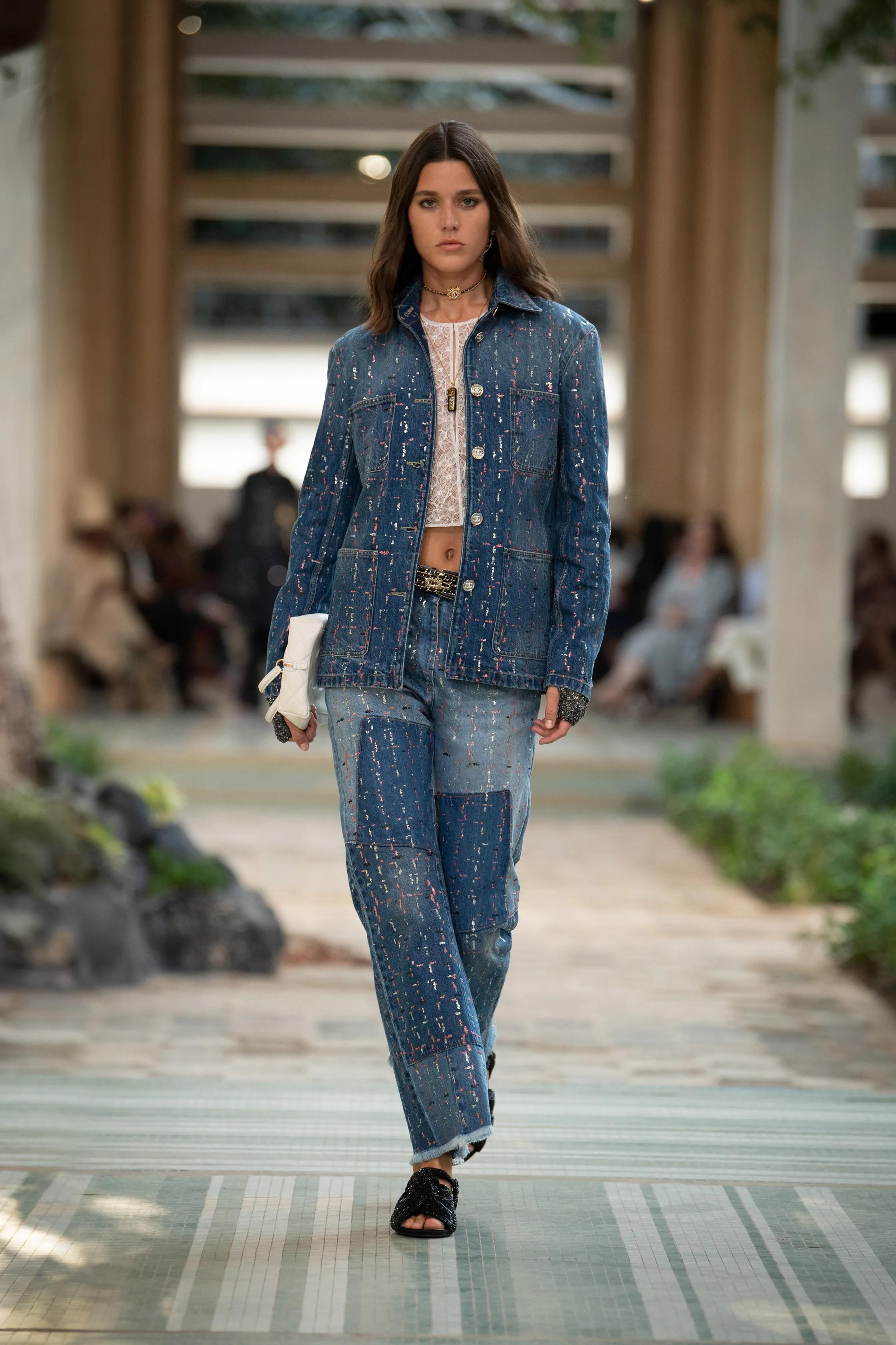 CHANEL washed blue cotton 23A DAKAR SEQUIN WIDE JEANS Pants 40 M For Sale 4