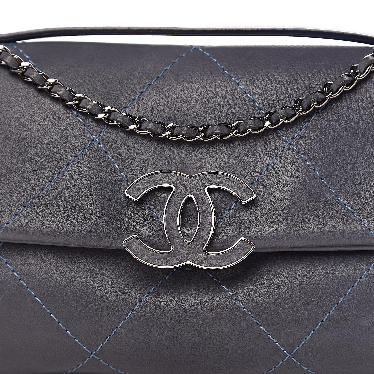 Chanel Washed Calfskin Quilted Hamptons Clutch Black Mini 2