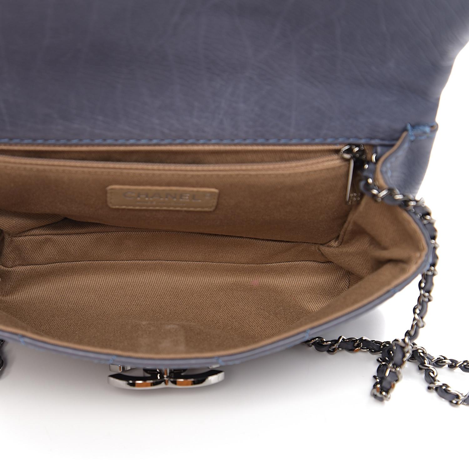 Chanel Washed Calfskin Quilted Hamptons Clutch Black Mini 3
