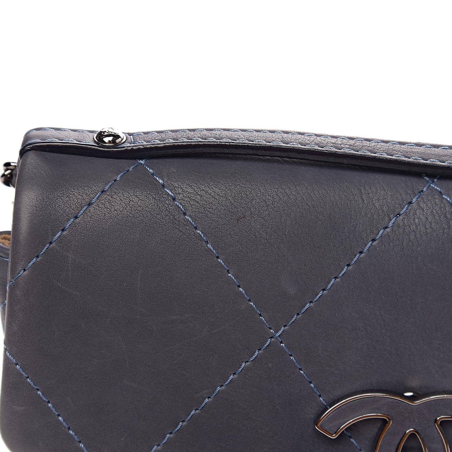 Chanel Washed Calfskin Quilted Hamptons Clutch Black Mini 5